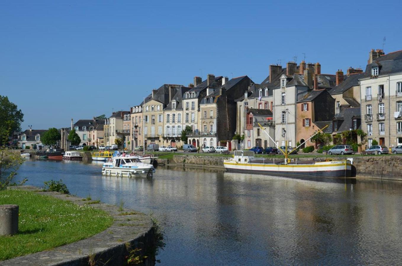 Spacieux T3 Lumineux Dans Quartier Historique Avec Wifi Redon Eksteriør billede